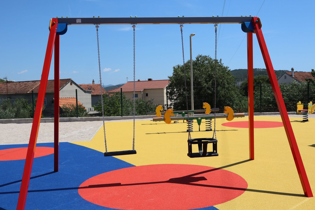 Otvoreno veliko dječje igralište u Novom Naselju u Bilicama