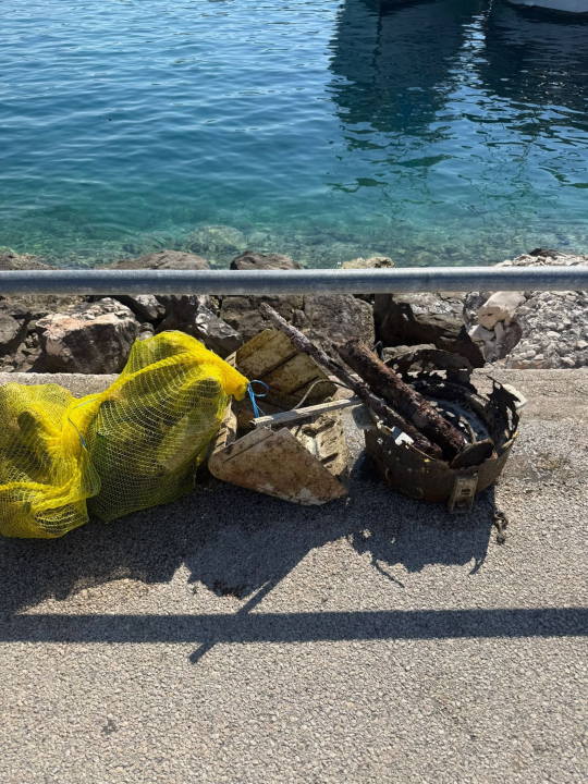 Volonteri svih generacija udružili snage u akciji čiščenja obale i plaža Rogoznice