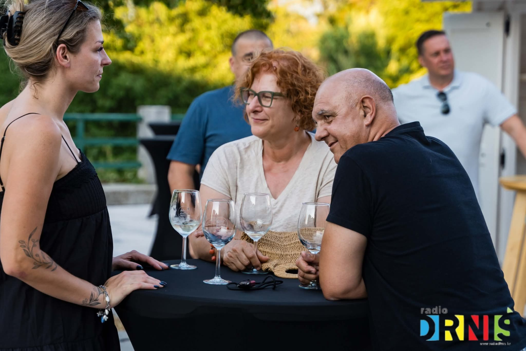 Festival drniškog merlota nastavlja se večeras: Vinari, delicije, Igor Cukrov i navijanje za Vatrene