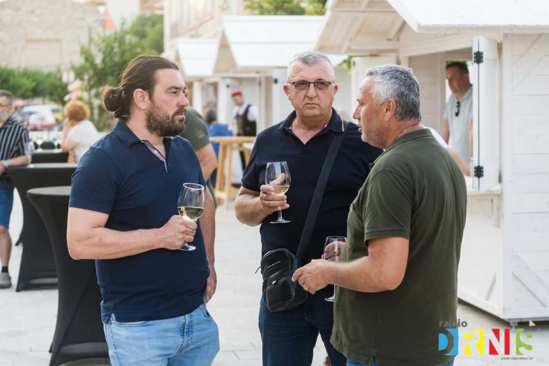 Festival drniškog merlota nastavlja se večeras: Vinari, delicije, Igor Cukrov i navijanje za Vatrene