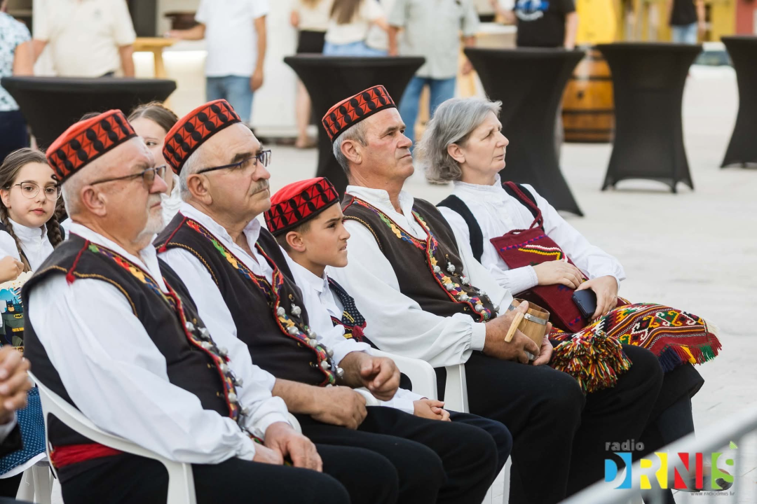 Festival drniškog merlota nastavlja se večeras: Vinari, delicije, Igor Cukrov i navijanje za Vatrene