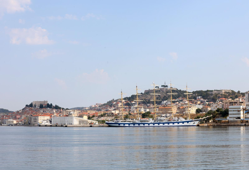 Šibenik ugostio Royal Clippera, najvećeg jedrenjaka na svijetu