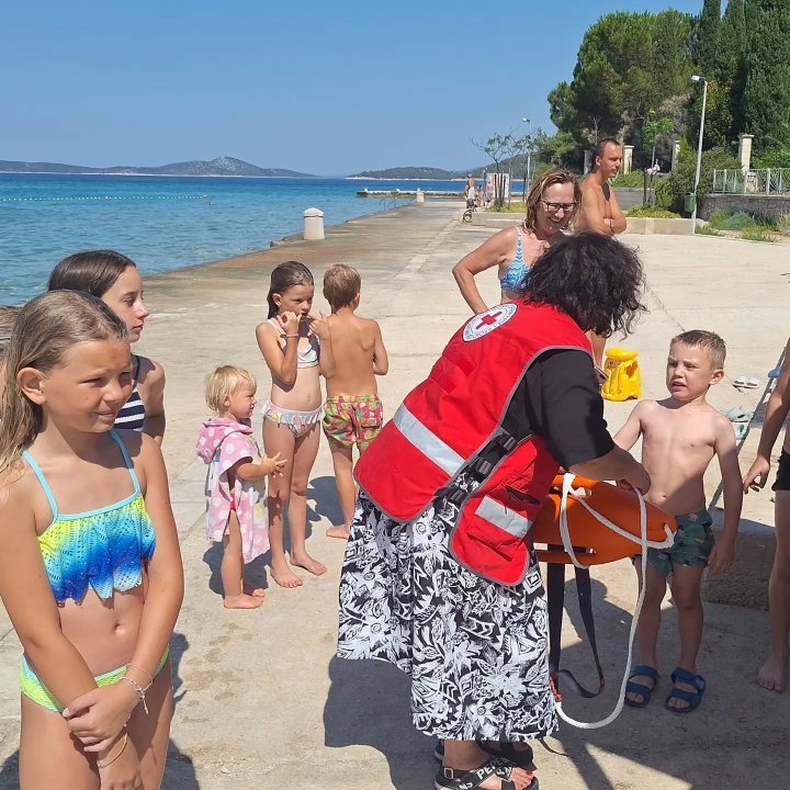 Na Zlarinu održana edukacija o sigurnosti na vodi