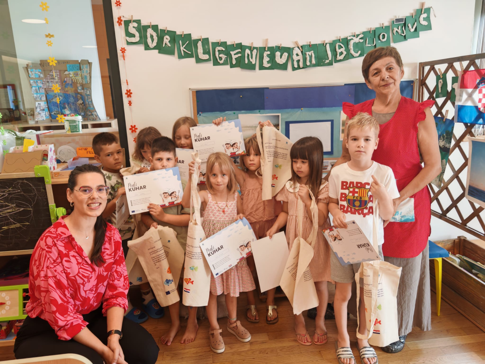 Mali kuhari iz Tisnog, Jezera i Vodica dobili diplome, a njihove riblje recepte možete isprobati i sami
