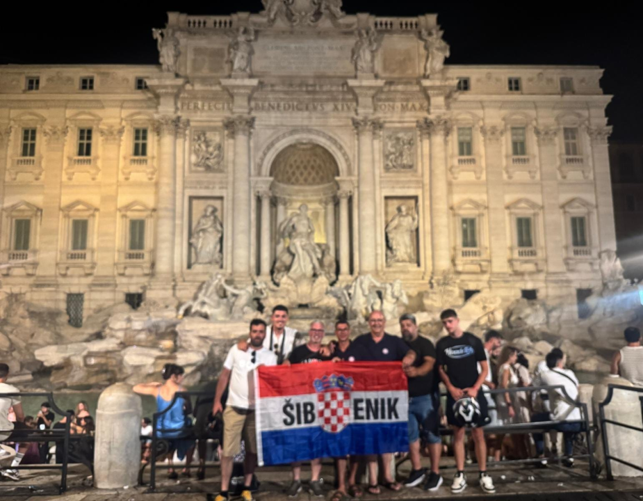 Šibenski Vespa klub sudjelovao na velikoj proslavi u Rimu: Okupilo se 25 tisuća ljubitelja kultne talijanske moto ikone