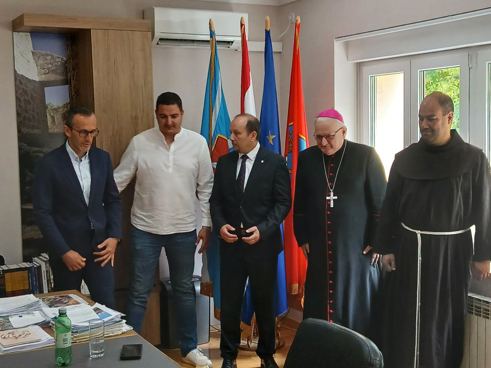 Biskup Rogić u Kninu