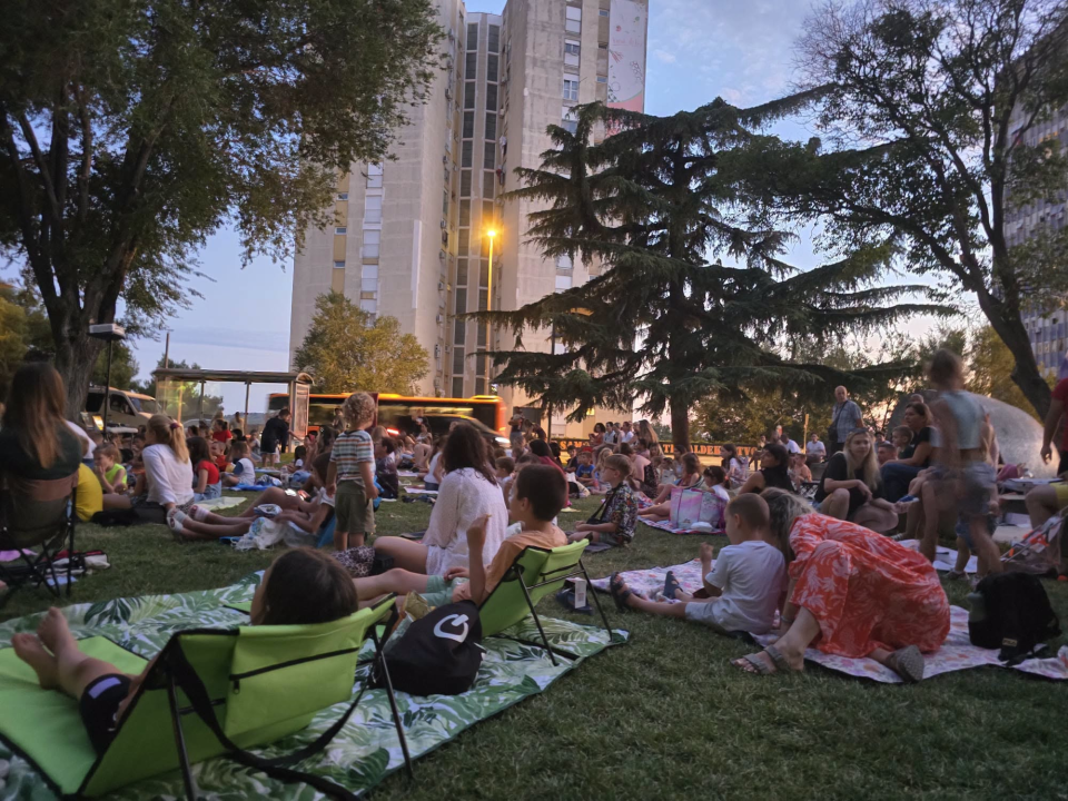FOTO Ljetno kino Baldekin pun je pogodak, prva projekcija izgledala je kao neki dječji filmski Woodstock