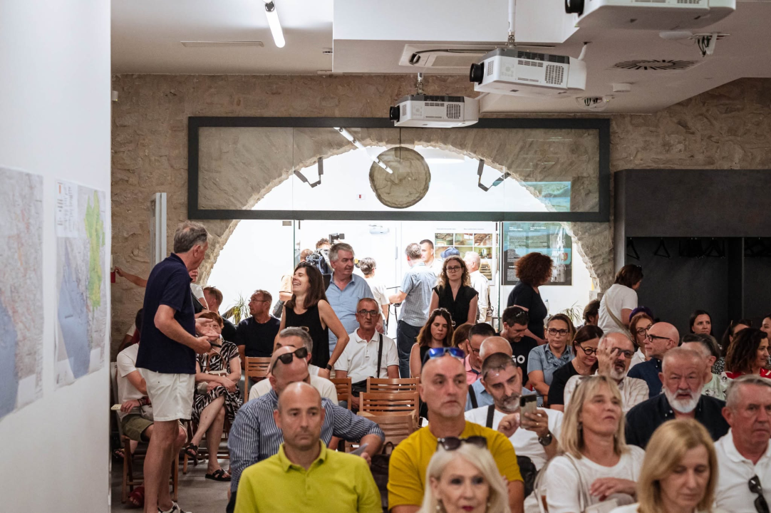 FOTO Mirno okupljanje, peticija, rasprava: Javna prezentacija županijskog prostornog plana izazvala nikad veći interes građana