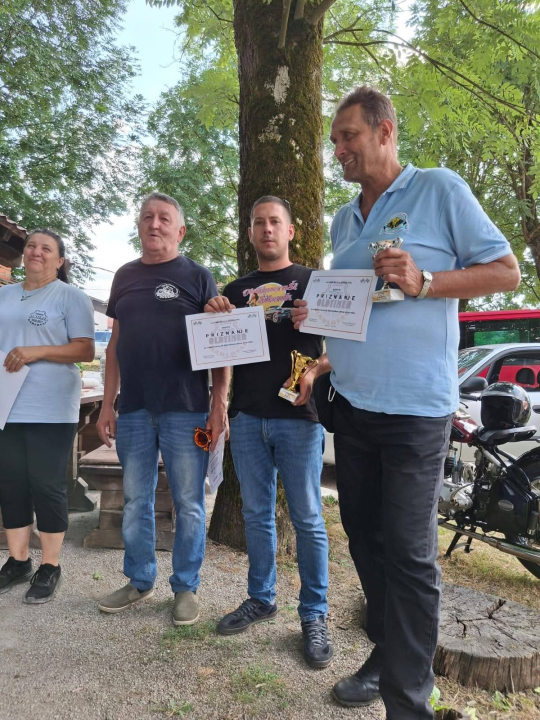 Oldtimer auto-moto klub Šibenik osvojio Karlovac: Kući donijeli četiri odličja i ekipno zlato