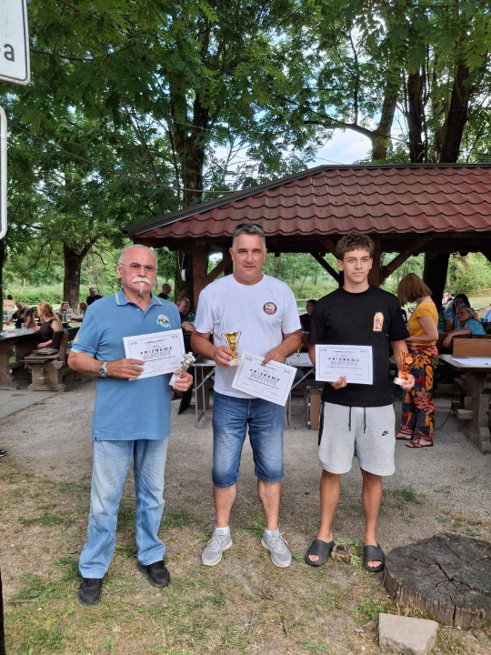 Oldtimer auto-moto klub Šibenik osvojio Karlovac: Kući donijeli četiri odličja i ekipno zlato