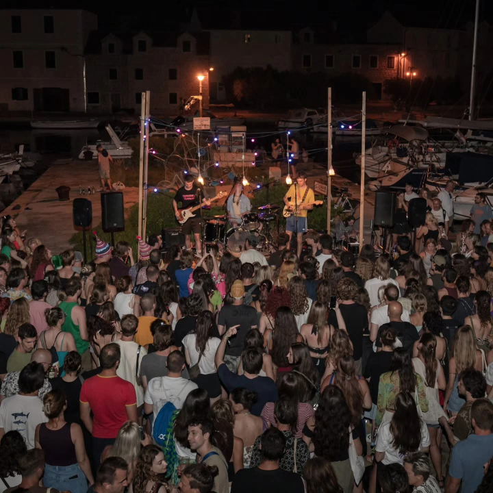 Donosimo atmosferu sa Zlarin Street Music Festivala: Pocket Palma večeras u velikom finalu