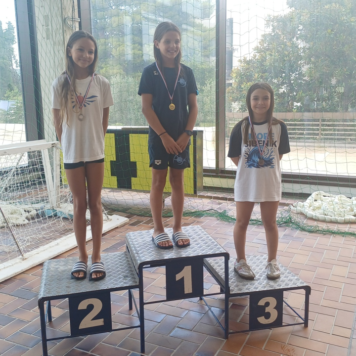 Plivački klub More sezonu završio sa sedam medalja, Luka Šupe prvak Dalmacije na 100 m delfin