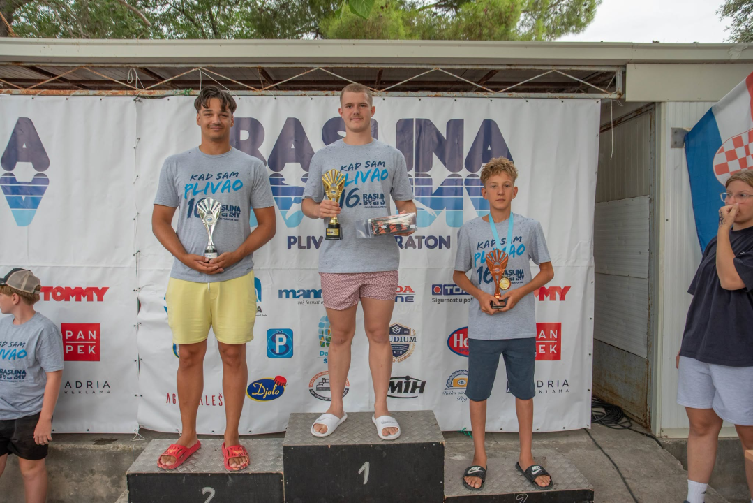 FOTO Rekordan broj natjecatelja na 16. Plivačkom maratonu u Raslini