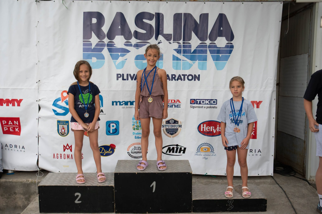 FOTO Rekordan broj natjecatelja na 16. Plivačkom maratonu u Raslini