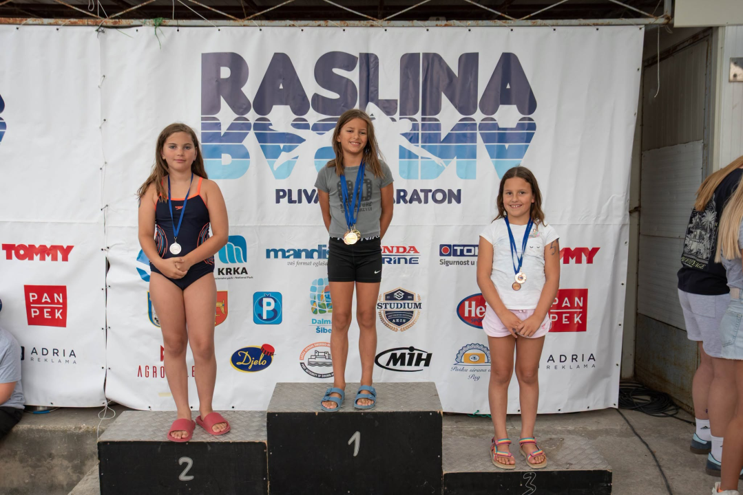 FOTO Rekordan broj natjecatelja na 16. Plivačkom maratonu u Raslini