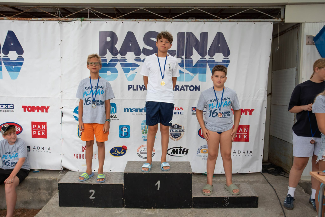 FOTO Rekordan broj natjecatelja na 16. Plivačkom maratonu u Raslini