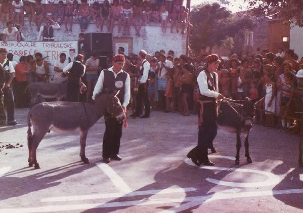 FOTO Uoči Magarećih trka u Tribunju stare fotografije probudile nostalgiju