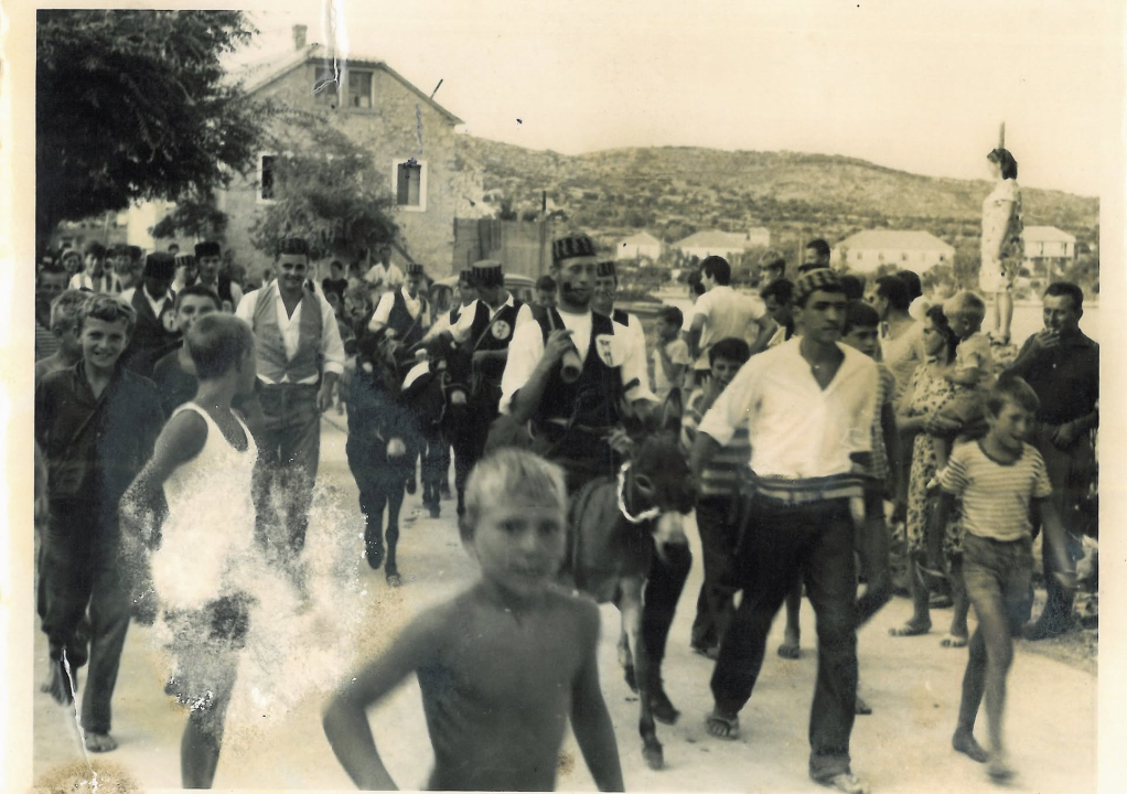 FOTO Uoči Magarećih trka u Tribunju stare fotografije probudile nostalgiju