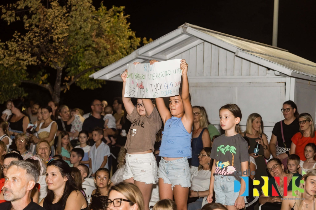 Mladi talenti oduševili: Katarina Trogrlić pobijedila na 6. MiniFEST-u Radio Drniša