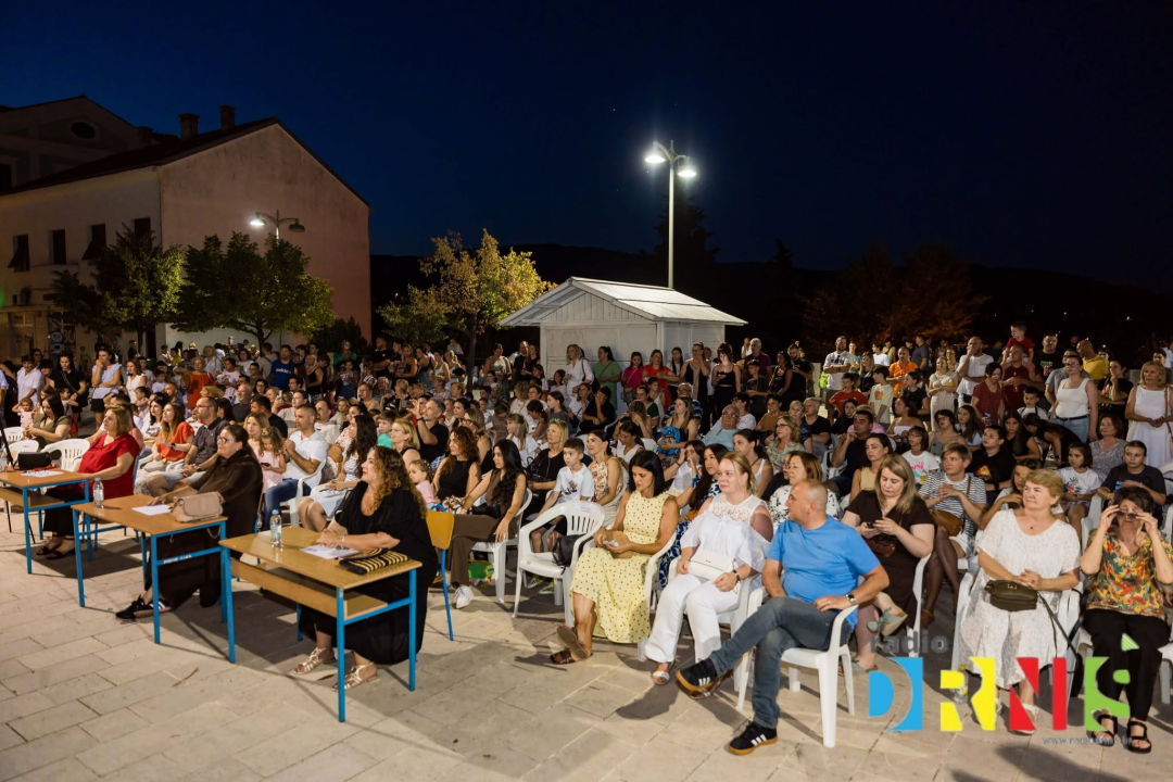 Mladi talenti oduševili: Katarina Trogrlić pobijedila na 6. MiniFEST-u Radio Drniša