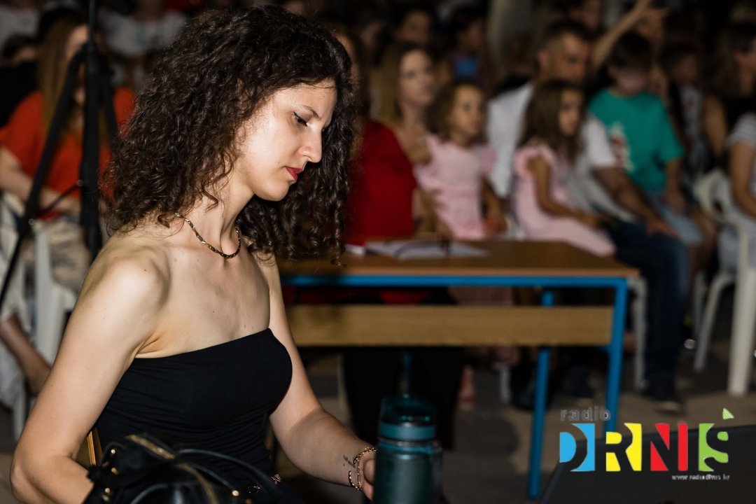 Mladi talenti oduševili: Katarina Trogrlić pobijedila na 6. MiniFEST-u Radio Drniša