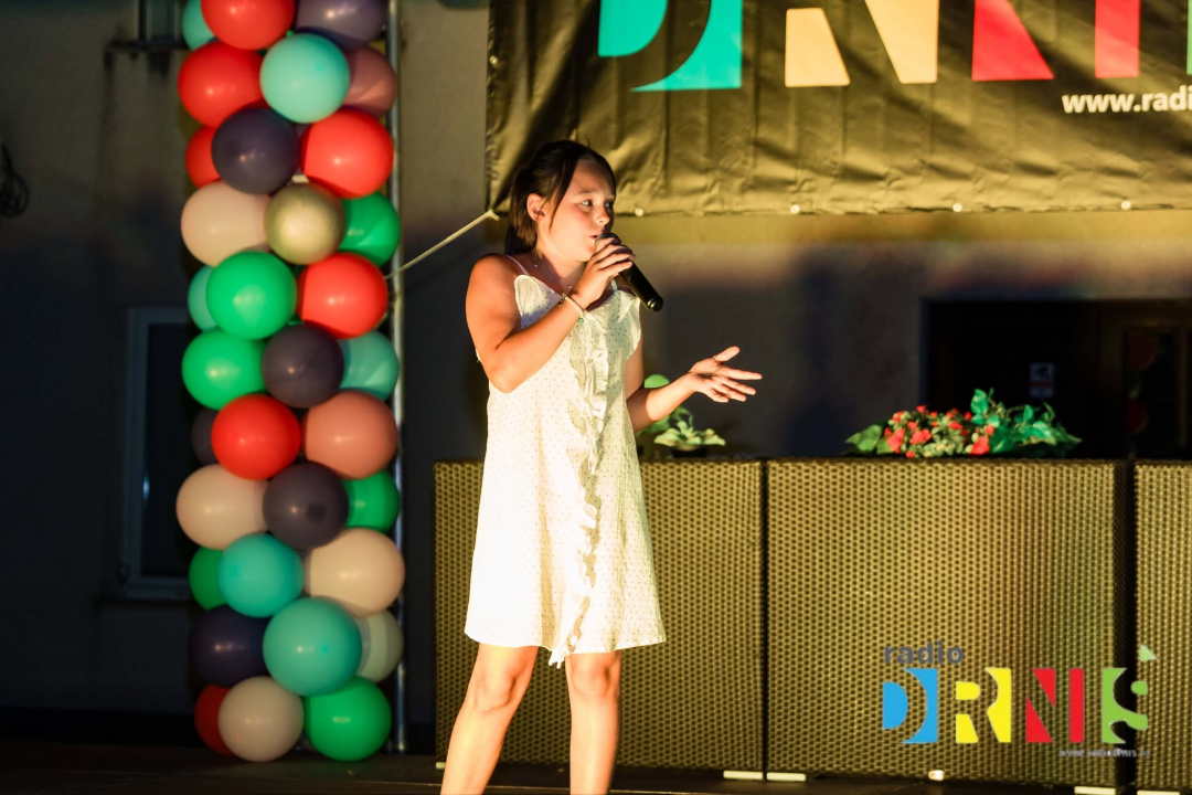 Mladi talenti oduševili: Katarina Trogrlić pobijedila na 6. MiniFEST-u Radio Drniša