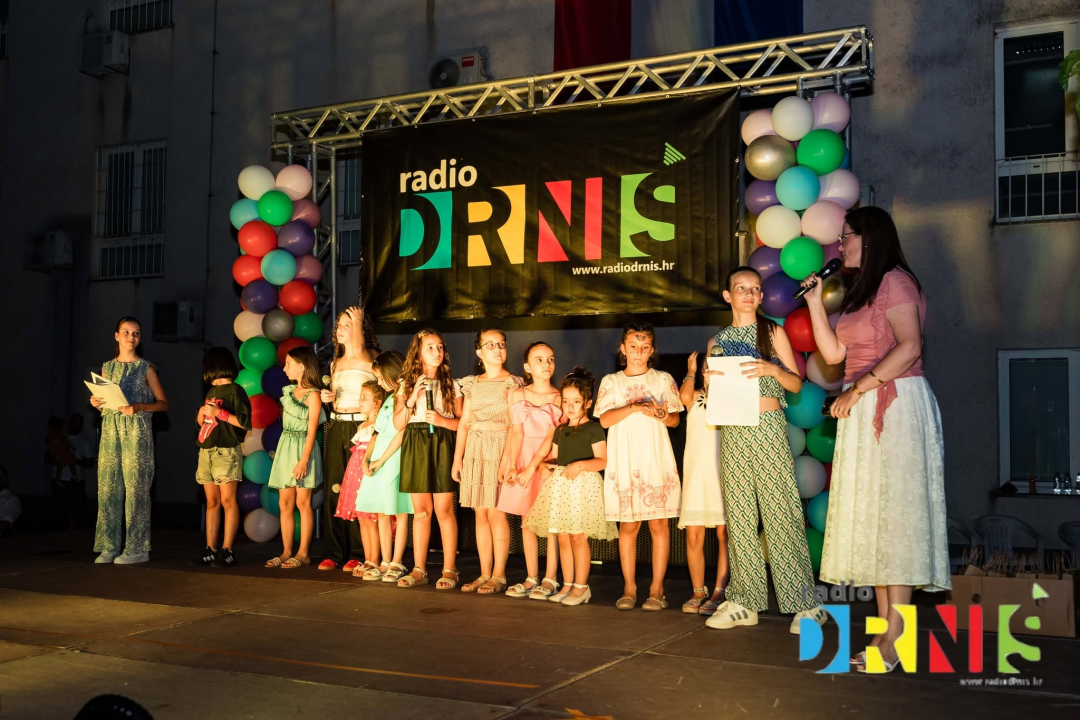 Mladi talenti oduševili: Katarina Trogrlić pobijedila na 6. MiniFEST-u Radio Drniša