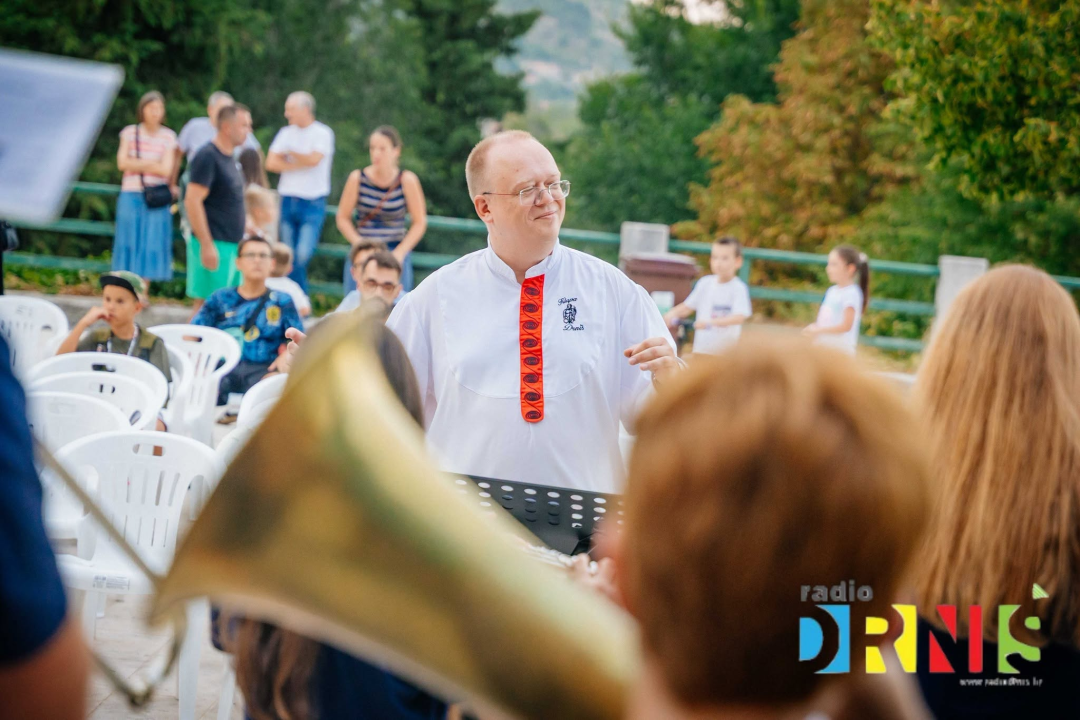 Budnicom i polaganjem vijenaca svečano obilježen Dan pobjede u Drnišu