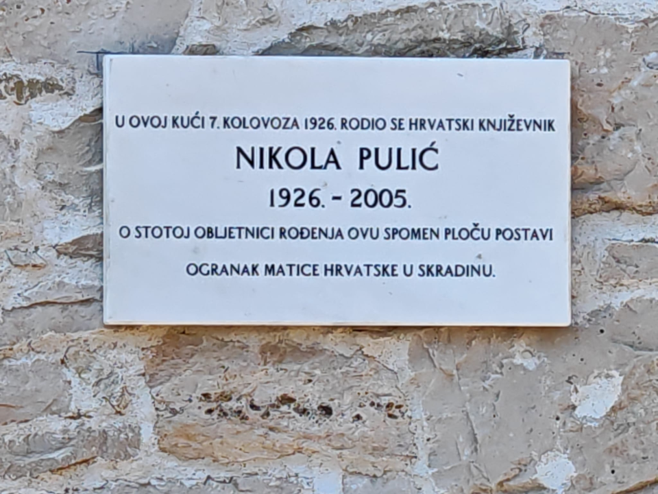 Postavljena spomen ploča na rodnoj kući Nikole Pulića u Bićinama