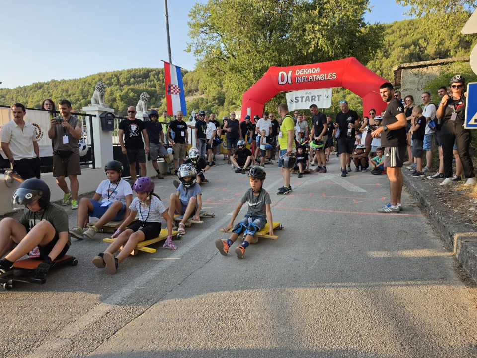 Održana deveta utrka karića u Rupama: Tradicija koja spaja sve generacije