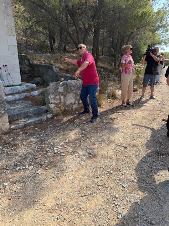 FOTO Antifašisti 'granatirali' Pisak, nitko iz lokalne vlasti na obilježavanju obljetnice osnutka Prvog šibenskog partizanskog odreda