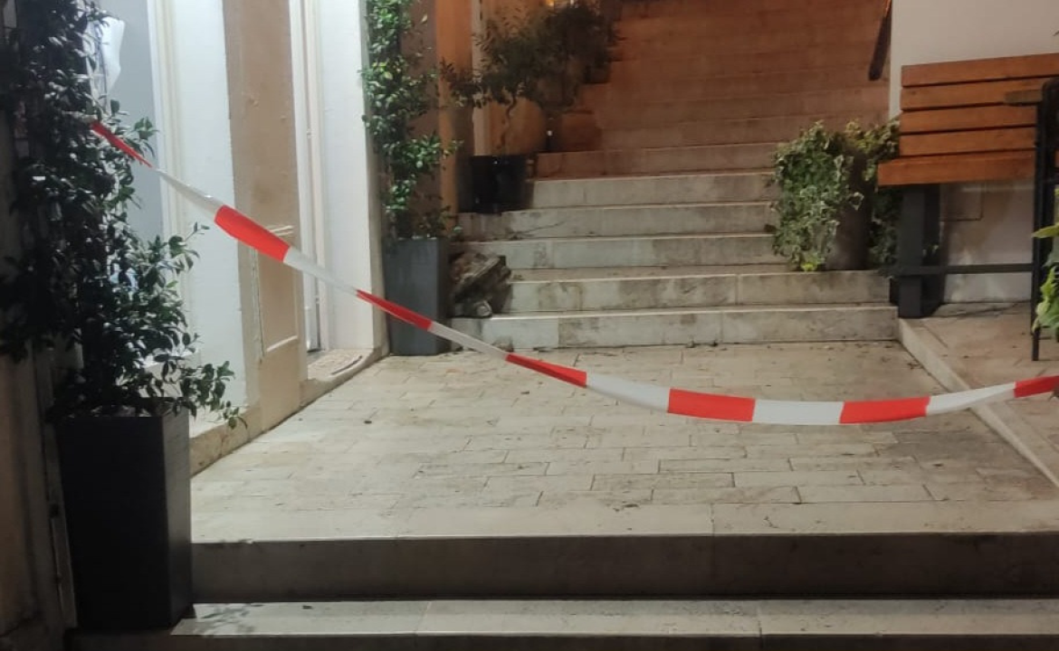 Nakon pada kamenja trgovci u centru Šibenika ostali blokirani: 'Nitko nam ništa nije rekao, možemo li danas uopće raditi?'