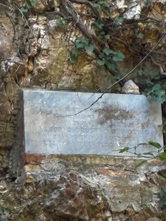 Stari bunar na Šubićevcu zatrpan 'modernim smećem'