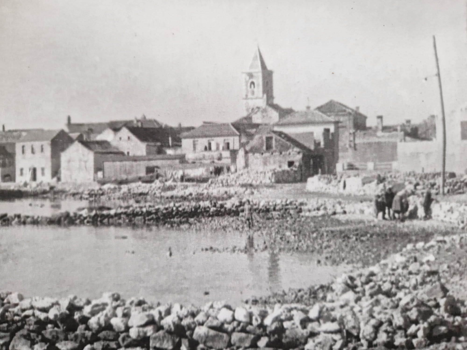 Stare fotografije otkrivaju koliko se Pirovac promijenio: Nekad je more sezalo gotovo do kuća