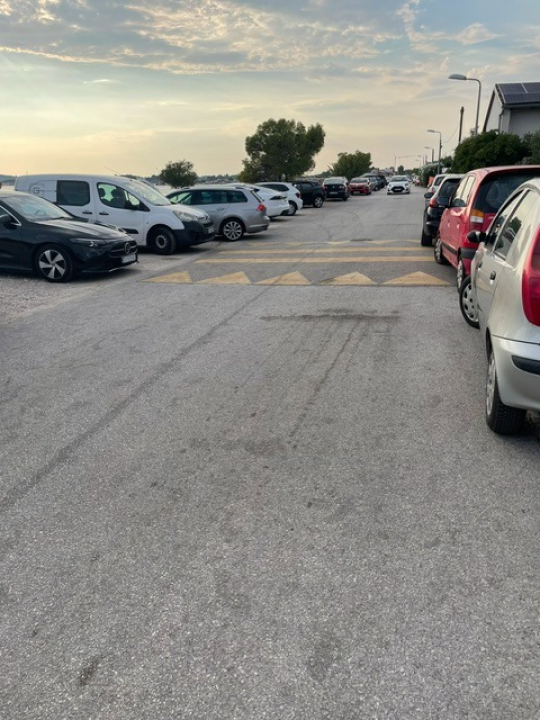 FOTO Neučinkoviti uspornici u Brodarici: 'Samo pukom srećom nije došlo do teške nesreće prije par dana'