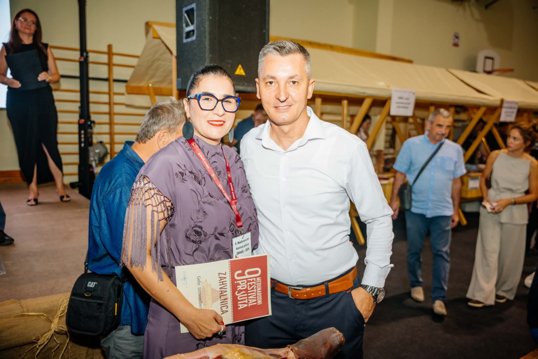 Otvoren Festival pršuta u Drnišu, župan Rakić najtanjom fetom proglasio početak 