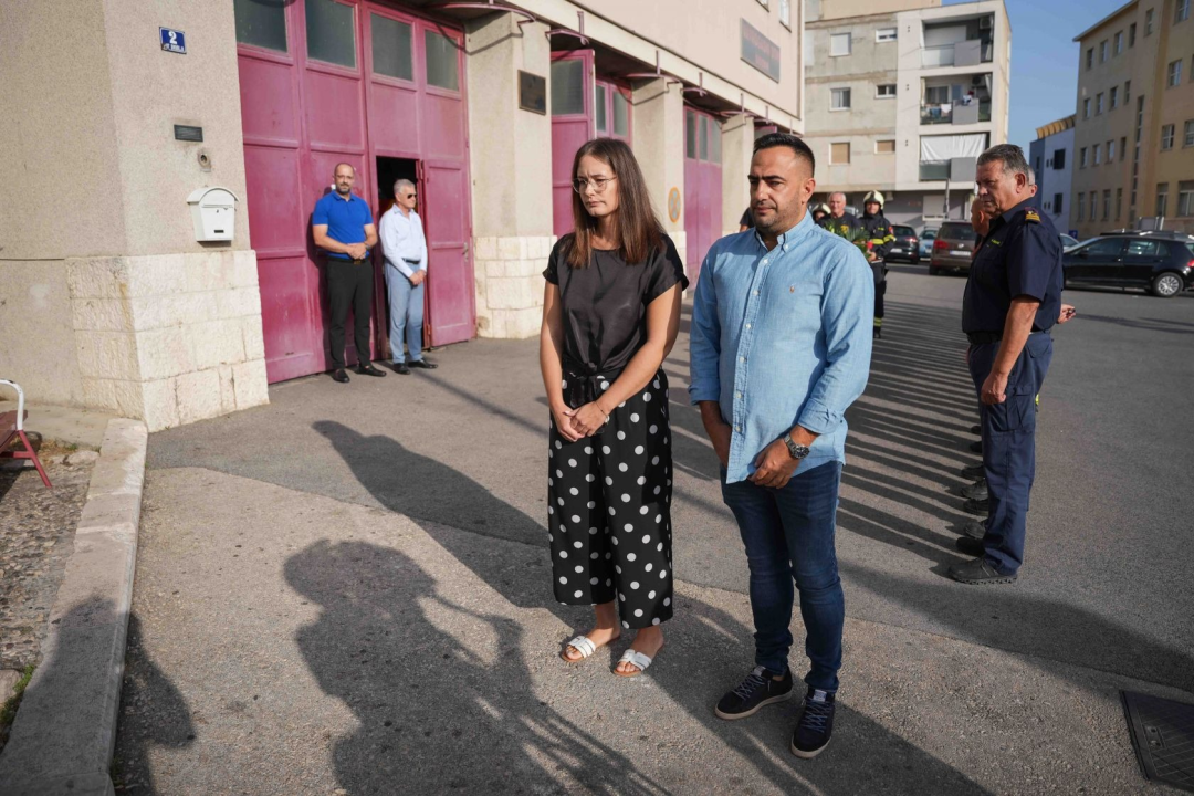 19. godina od tragedije na Kornatu: Položeni vijenci ispred Vatrogasnog doma u Šibeniku