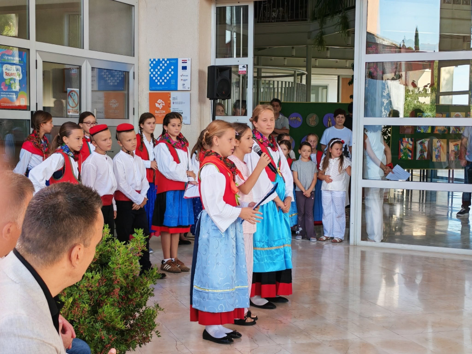 Velika generacija prvašića u Murteru sjela u školske klupe