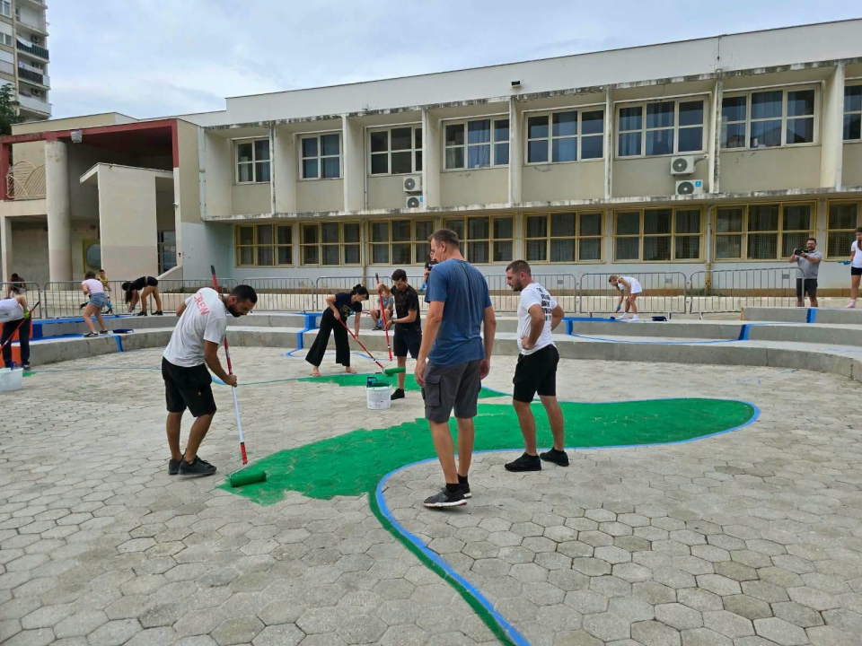 Radna akcija u dvorištu OŠ Vidici u punom je jeku: Pogledajte kako nastaje nova šarena priča