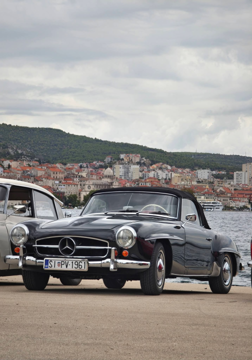 Oldtimeri, motori i Vespe preplavili Šibenik, sve začinio prelet Krila Oluje