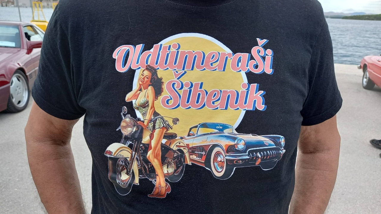 Oldtimeri, motori i Vespe preplavili Šibenik, sve začinio prelet Krila Oluje