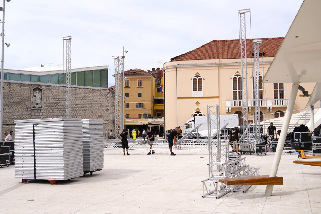 Poljana se sprema za veliki sutrašnji koncert Prljavog kazališta
