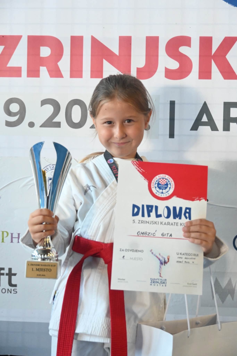 FOTO Karataši Okita u jednom vikendu na dva turnira do deset medalja u borbama i devet u katama