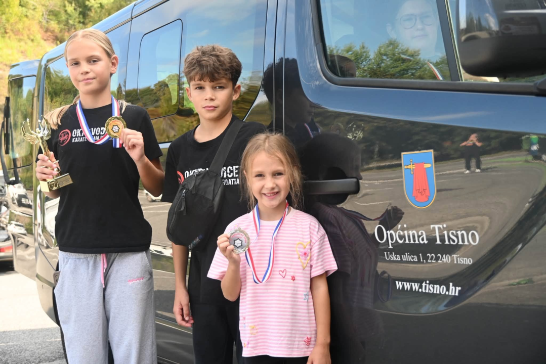 FOTO Karataši Okita u jednom vikendu na dva turnira do deset medalja u borbama i devet u katama