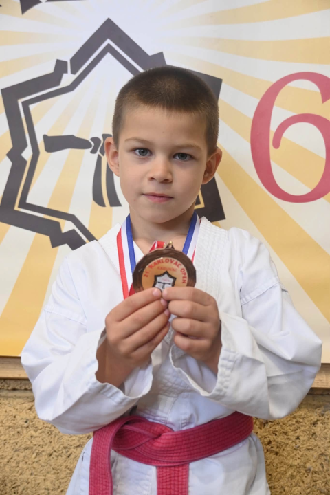 FOTO Karataši Okita u jednom vikendu na dva turnira do deset medalja u borbama i devet u katama