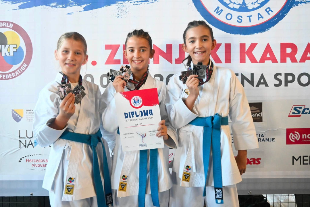 FOTO Karataši Okita u jednom vikendu na dva turnira do deset medalja u borbama i devet u katama