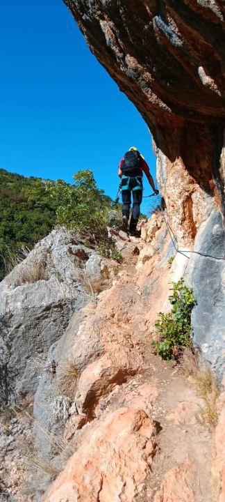 Drniški planinari savladali zahtjevan spust kanjonom Čikole