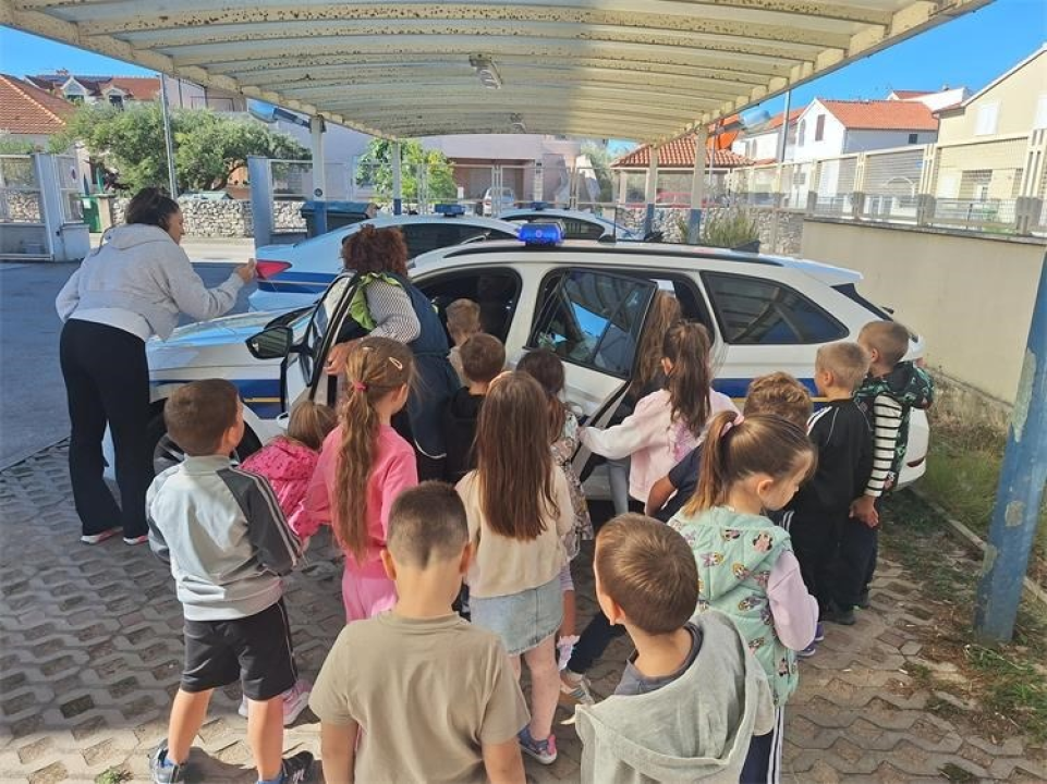 Mališani u Šibeniku, Kninu, Vodicama i Drnišu upoznali posao policajaca