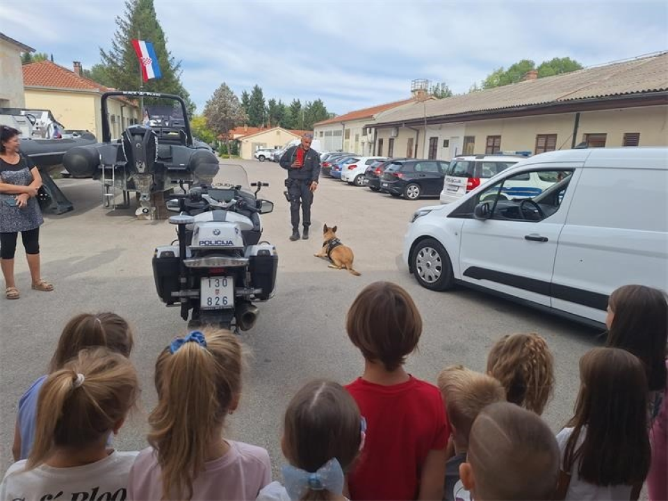 Mališani u Šibeniku, Kninu, Vodicama i Drnišu upoznali posao policajaca