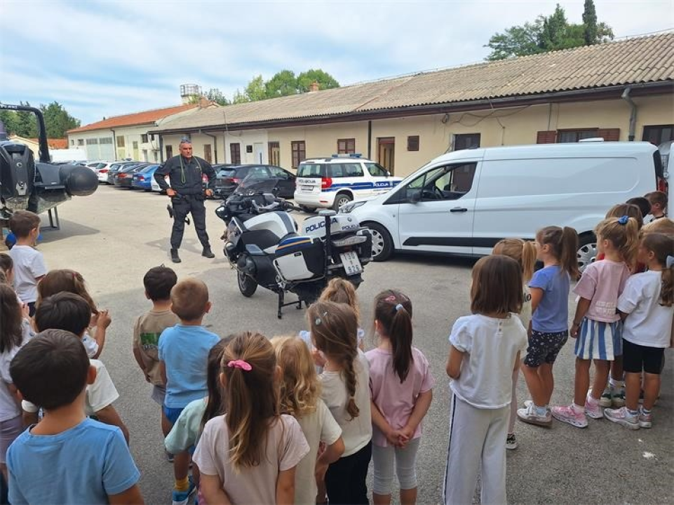 Mališani u Šibeniku, Kninu, Vodicama i Drnišu upoznali posao policajaca